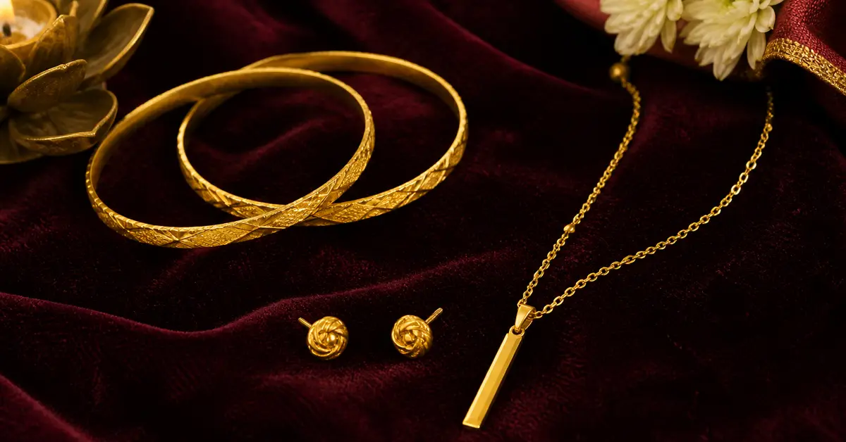 Gold jewellery gift ideas for Rakhi including bangles and pendant