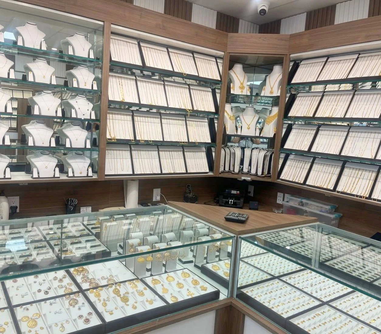 Gold jewellery showcase at Bharat Jewellers Edmonton AB