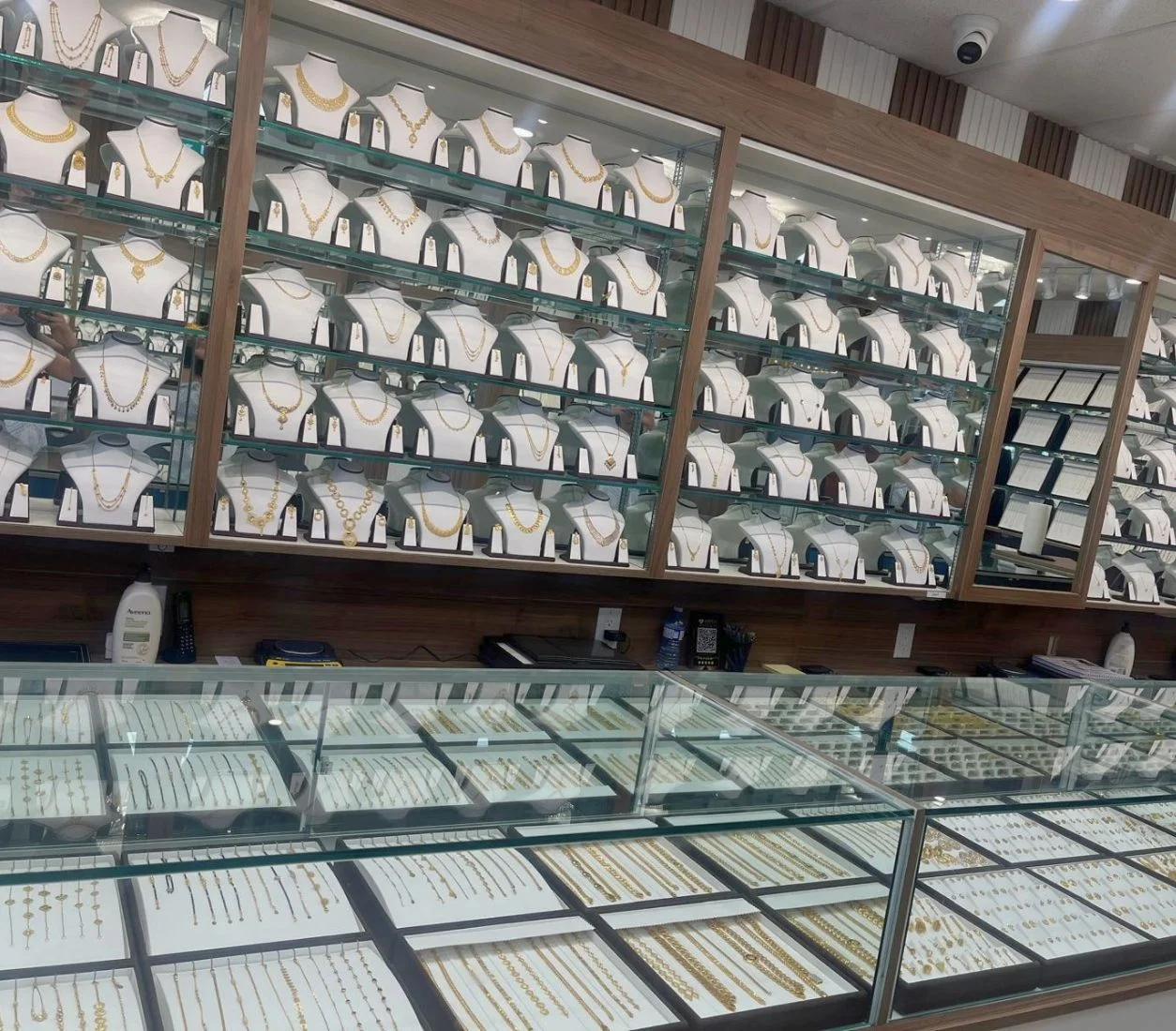 Bridal and diamond jewellery display at Bharat Jewellers Edmonton AB