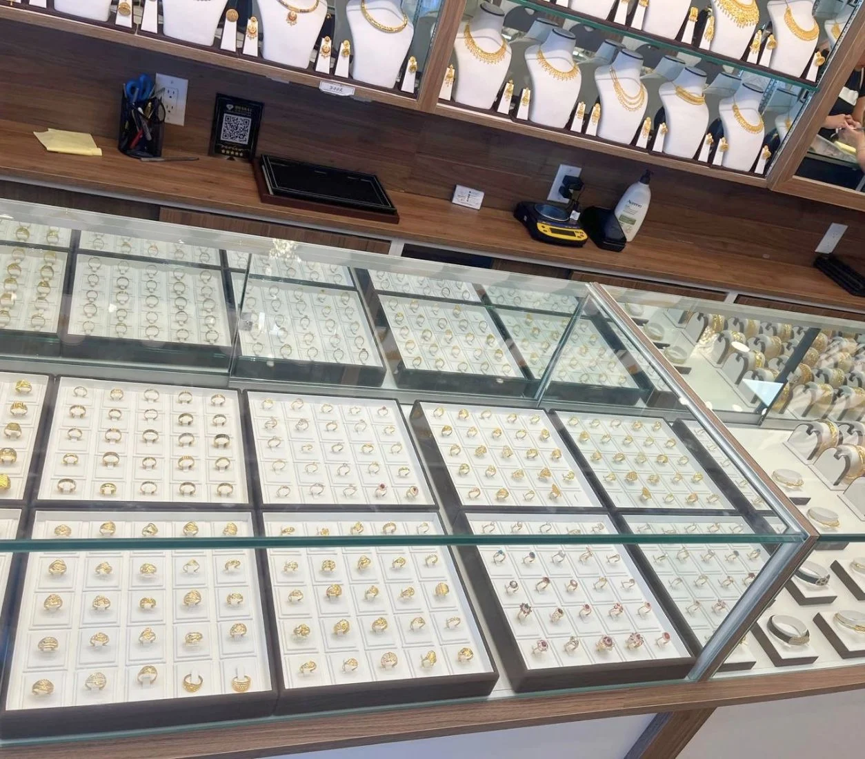 Bharat Jewellers Edmonton AB showroom jewellery display