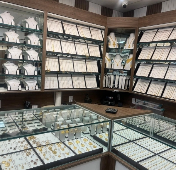 Bharat Jewellers Edmonton Interior