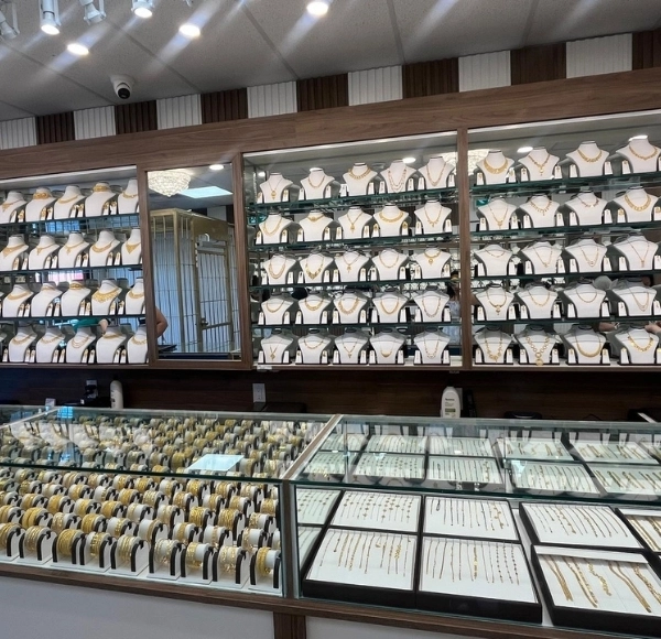 Bharat Jewellers Edmonton Interior