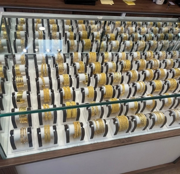 Bharat Jewellers Edmonton Interior