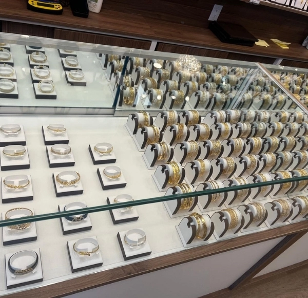 Bharat Jewellers Edmonton Interior